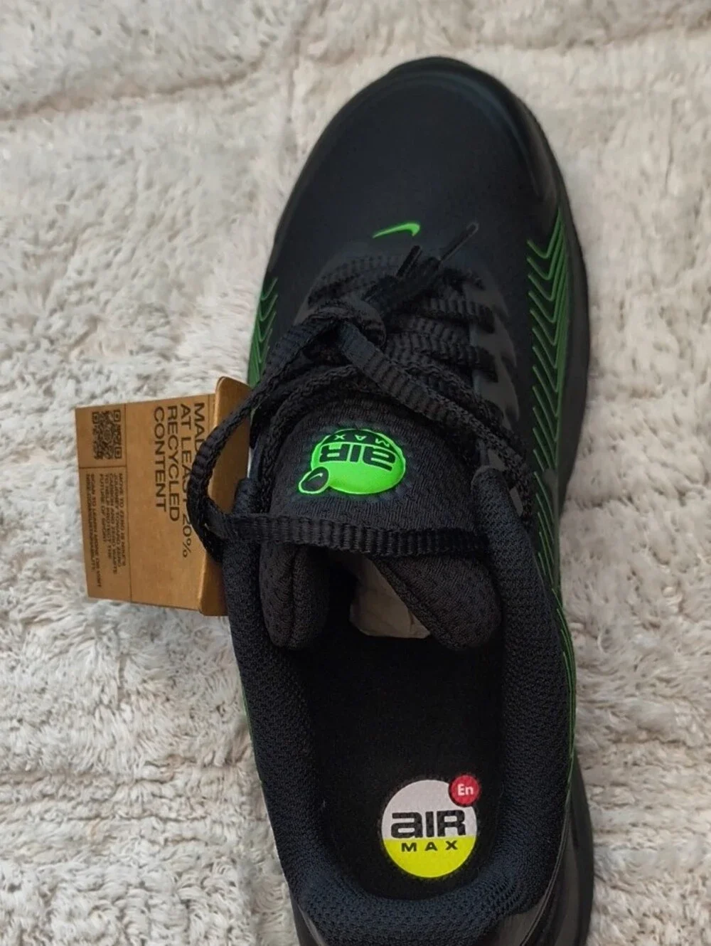 Nike Men’s Black Sneakers with Neon Green Accents